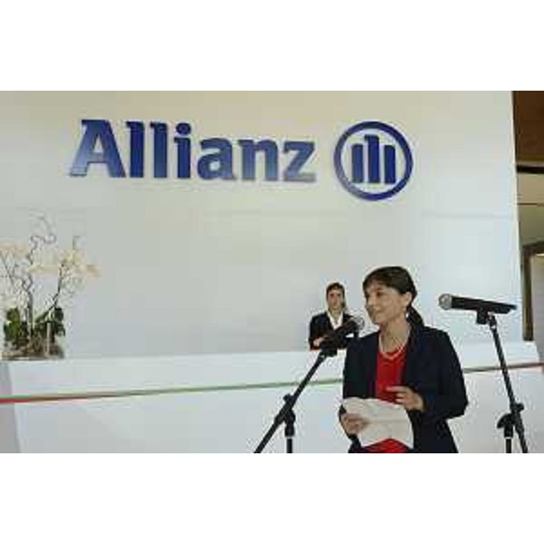 Debora Serracchiani (Presidente Regione Friuli Venezia Giulia) interviene all'inaugurazione del nuovo atrio della sede della Compagnia di assicurazione Allianz in largo Ugo Irneri - Trieste 03/07/2014