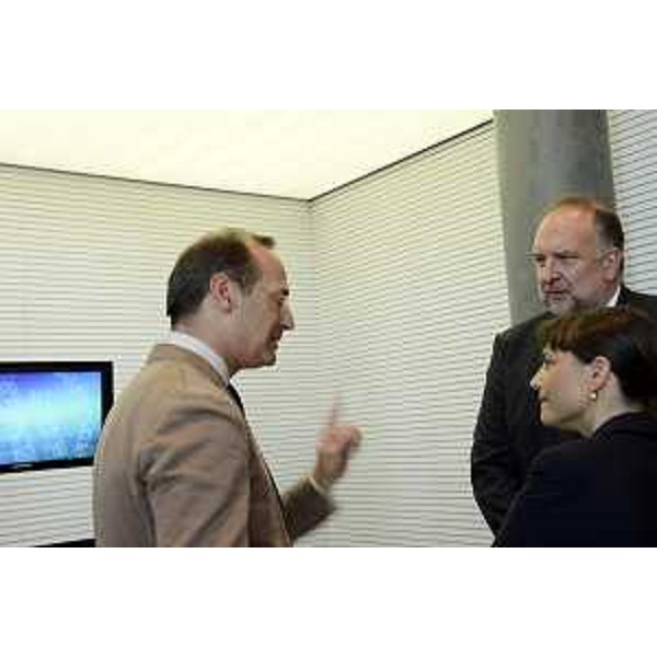 Oliver Baete (Membro board Allianz SA Monaco), Debora Serracchiani (Presidente Regione Friuli Venezia Giulia) e Roberto Cosolini (Sindaco Trieste) all'inaugurazione del nuovo atrio della sede della Compagnia di assicurazione Allianz in largo Ugo Irneri - Trieste 03/07/2014