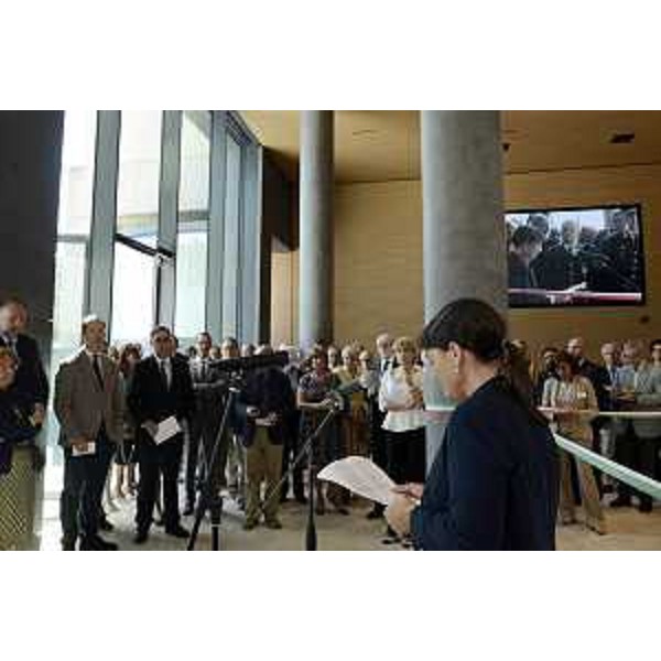 Debora Serracchiani (Presidente Regione Friuli Venezia Giulia) interviene all'inaugurazione del nuovo atrio della sede della Compagnia di assicurazione Allianz in largo Ugo Irneri - Trieste 03/07/2014