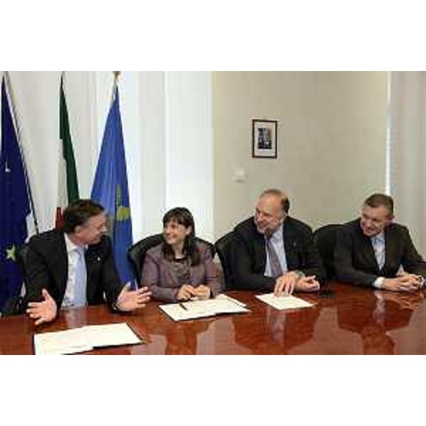Michael Thamm (Amministratore delegato Costa Crociere), Debora Serracchiani (Presidente Regione Friuli Venezia Giulia), Roberto Cosolini (Sindaco Trieste) ed Edi Kraus (Assessore Sviluppo Comune Trieste), nella sede della Regione FVG - Trieste 04/07/2014