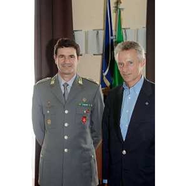 Riccardo Illy (Presidente Regione Friuli Venezia Giulia) riceve il nuovo comandante della Guardia di finanza del Friuli Venezia Giulia, generale Gianluigi Miglioli. (Trieste 24/07/07)