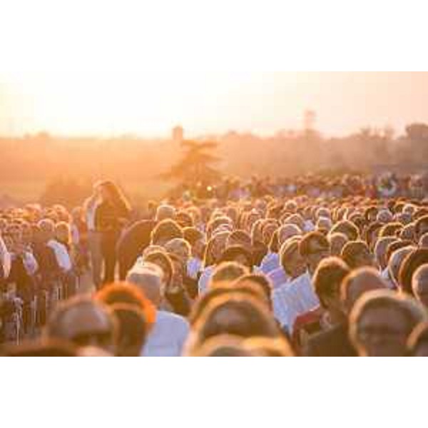 Pubblico in attesa del Concerto in onore dei Caduti di tutte le guerre diretto dal maestro Riccardo Muti - Sacrario Militare di Redipuglia (GO) 06/07/2014