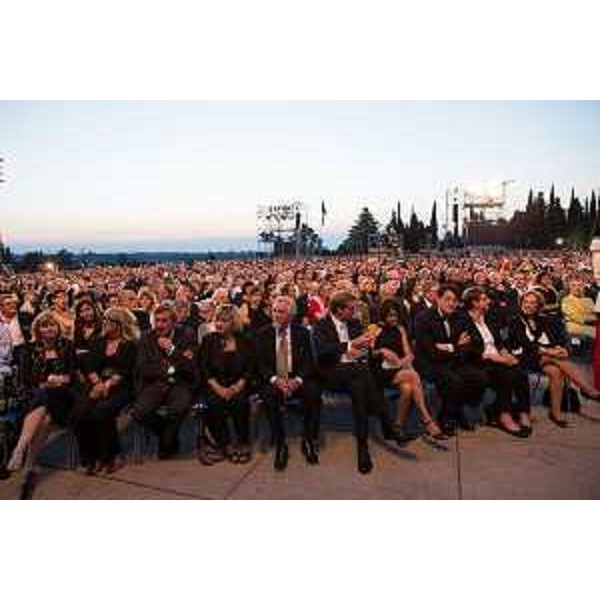 Pubblico in attesa del Concerto in onore dei Caduti di tutte le guerre diretto dal maestro Riccardo Muti - Sacrario Militare di Redipuglia (GO) 06/07/2014