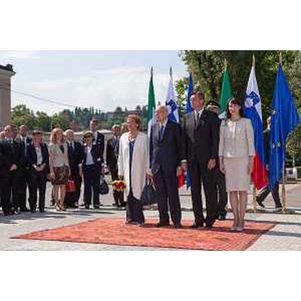 I Capi di Stato Giorgio Napolitano (Italia) e Borut Pahor (Slovenia), e signore, nella Piazza della Transalpina - Gorizia 07/07/2014