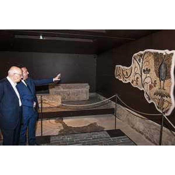 Il Presidente della Repubblica Italiana Giorgio Napolitano nella Südhalle della Basilica davanti al Mosaico del pavone - Aquileia 07/07/2014