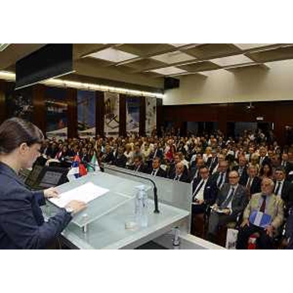 Debora Serracchiani (Presidente Regione Friuli Venezia Giulia) al Forum economico "Il Friuli Venezia Giulia incontra la Serbia. Opportunità di investimento e crescita" alla Camera di Commercio della Serbia - Belgrado 09/07/2014
