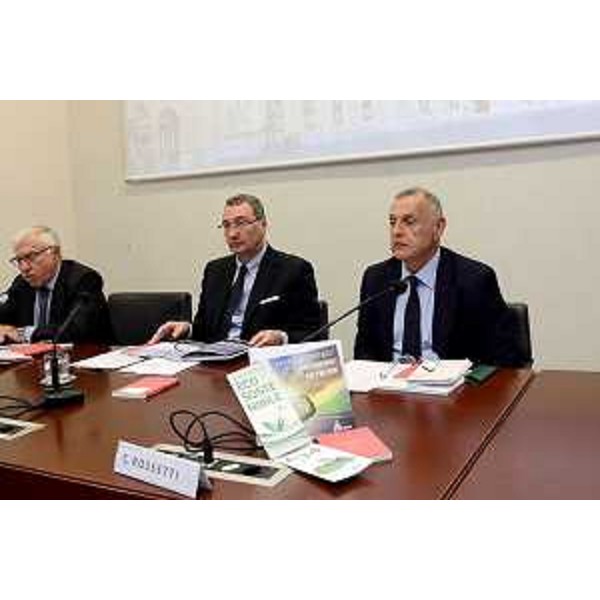 Sergio Bolzonello (Vicepresidente FVG e Assessore regionale Attività produttive) durante la presentazione della nuova app di Autovie Venete e del primo volume della collana “OltreCasello” – Trieste 15/07/2014