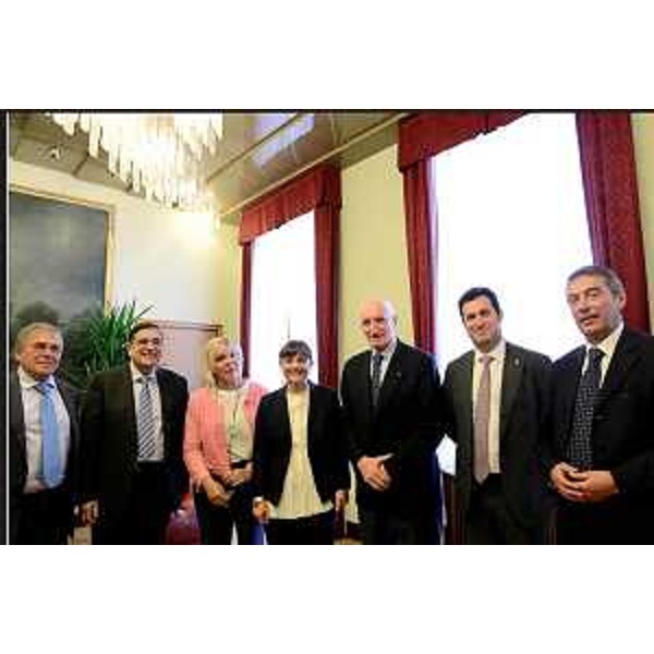 Debora Serracchiani (Presidente Regione Friuli Venezia Giulia), Franco Iacop (Presidente Consiglio regionale), Raffaele Squitieri (presidente Corte dei Conti), Paola Balducci (Consigliere Corte dei Conti), Maurizio Zappatori (procuratore regionale Corte dei Conti), Alfredo Lener (presidente Sezione giurisdizionale Corte dei Conti), Carlo Chiappinelli (presidente Sezione regionale di controllo Corte dei Conti) – Trieste 15/07/2014