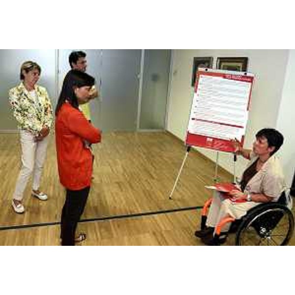- Debora Serracchiani (Presidente Regione Friuli Venezia Giulia), Maria Sandra Telesca (Assessore regionale Salute, Integrazione socio-sanitaria, Politiche sociali e Famiglia), Roberta Amadeo (presidente Associazione Italiana Sclerosi Multipla) – Udine 14/07/2014