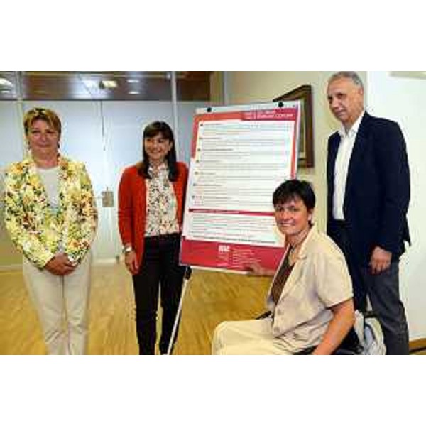 - Debora Serracchiani (Presidente Regione Friuli Venezia Giulia), Maria Sandra Telesca (Assessore regionale Salute, Integrazione socio-sanitaria, Politiche sociali e Famiglia), Roberta Amadeo (presidente Associazione Italiana Sclerosi Multipla) e Gabriele Cadelli (consigliere AISM) – Udine 14/07/2014