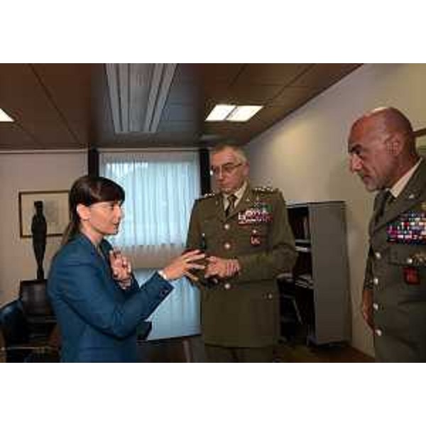 Debora Serracchiani (Presidente Regione Friuli Venezia Giulia), il generale Claudio Graziano (Capo di Stato Maggiore dell'Esercito) e il generale Carmine Masiello (Capo Ufficio Generale del Capo di Stato Maggiore dell'Esercito) - Udine 21/07/2014