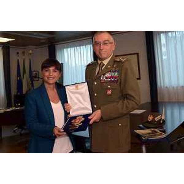 Debora Serracchiani (Presidente Regione Friuli Venezia Giulia) incontra il generale Claudio Graziano (Capo di Stato Maggiore dell'Esercito) - Udine 21/07/2014