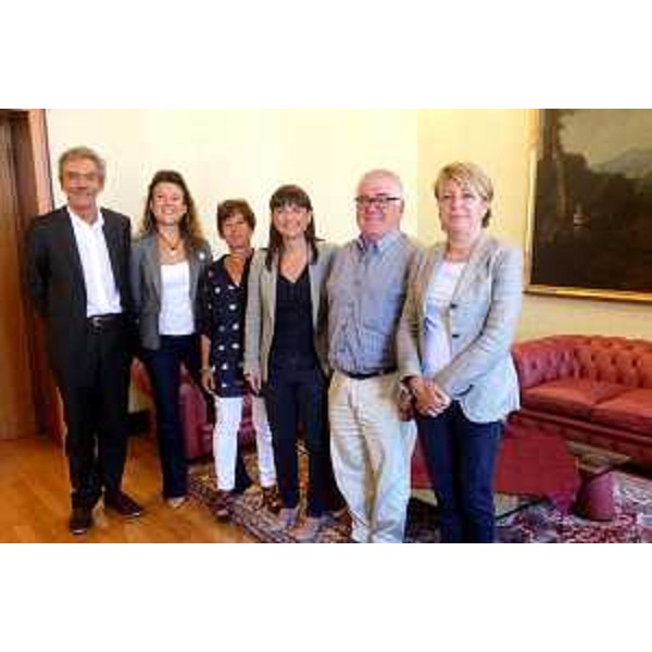 Franco Perazza (direttore Dipartimento Salute mentale ASS 2), Debora Serracchiani (Presidente Regione Friuli Venezia Giulia), Maria Sandra Telesca (Assessore regionale Salute, Integrazione socio-sanitaria, Politiche sociali e Famiglia) e gli altri componenti la delegazione del Dipartimento di Salute mentale ASS 2 – Trieste 23/04/2014