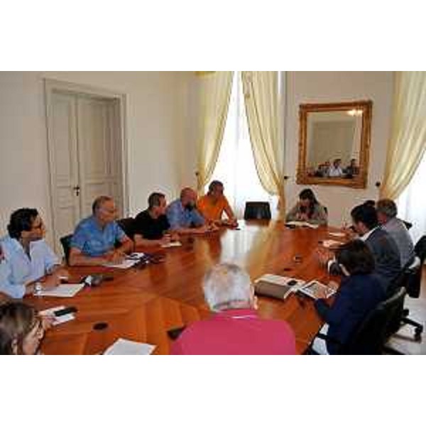 Debora Serracchiani (Presidente Regione Friuli Venezia Giulia) incontra i rappresentanti di Confindustria e dei sindacati del settore delle costruzioni sulle questioni connesse alla società Rizzani de Eccher ed i lavori sulla terza corsia dell’autostrada A4 – Trieste 25/07/2014