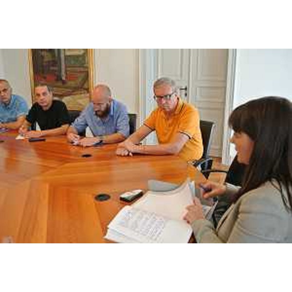 Debora Serracchiani (Presidente Regione Friuli Venezia Giulia) incontra i rappresentanti di Confindustria e dei sindacati del settore delle costruzioni sulle questioni connesse alla società Rizzani de Eccher ed i lavori sulla terza corsia dell’autostrada A4 – Trieste 25/07/2014