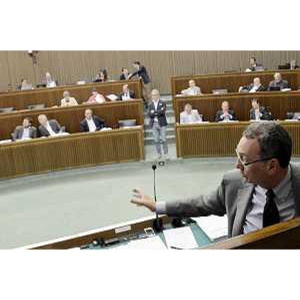 Sergio Bolzonello (Vicepresidente FVG e assessore regionale Attività produttive, Commercio, Cooperazione, Risorse agricole e forestali) durante la discussione sul ddl di assestamento del Bilancio 2014, nell'Aula consiliare - Trieste 23/07/2014