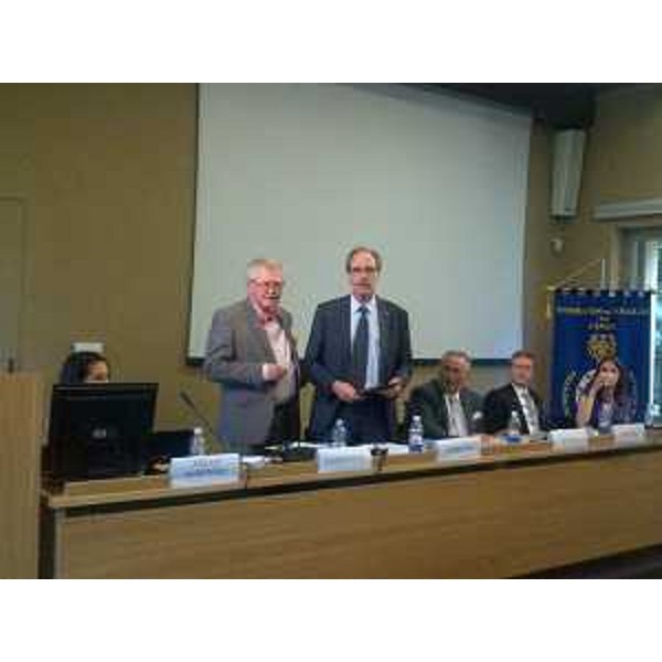 Ivano Cargnello (Presidente Federazione Fogolârs Furlans Canada) e Gianni Torrenti (Assessore Cultura FVG) alla cerimonia di chiusura, con il convegno "Scuvierzi lis Nestris Lidris" (Scoprire le Nostre Radici), del XL anniversario di fondazione della Federazione dei Fogolârs Furlans del Canada - Villa Manin di Passariano (UD) 27/07/2014