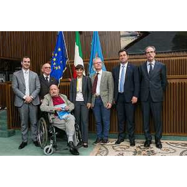 Debora Serracchiani (Presidente Regione Friuli Venezia Giulia), Gianni Torrenti (Assessore Cultura FVG) e Franco Iacop (Presidente Consiglio regionale FVG) con Protagonisti dell'Emigrazione, dell'Associazione Lavoratori Emigrati del FVG (ALEF), premiati in Consiglio regionale - Trieste 28/07/2014