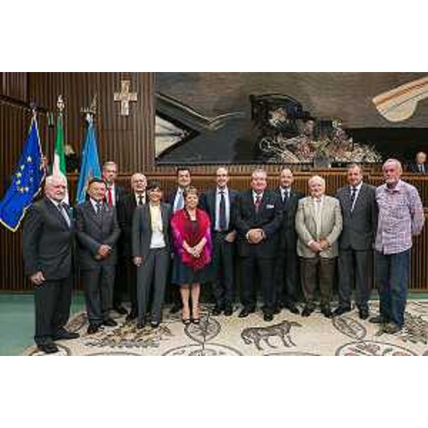 Debora Serracchiani (Presidente Regione Friuli Venezia Giulia), Gianni Torrenti (Assessore Cultura FVG) e Franco Iacop (Presidente Consiglio regionale FVG) con Protagonisti dell'Emigrazione, dell'Ente Friuli nel Mondo, premiati in Consiglio regionale - Trieste 28/07/2014