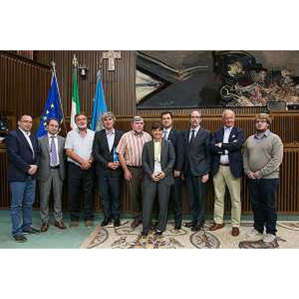 Debora Serracchiani (Presidente Regione Friuli Venezia Giulia), Gianni Torrenti (Assessore Cultura FVG) e Franco Iacop (Presidente Consiglio regionale FVG) con Protagonisti dell'Emigrazione, dell'Unione Emigranti Sloveni del FVG, premiati in Consiglio regionale - Trieste 28/07/2014