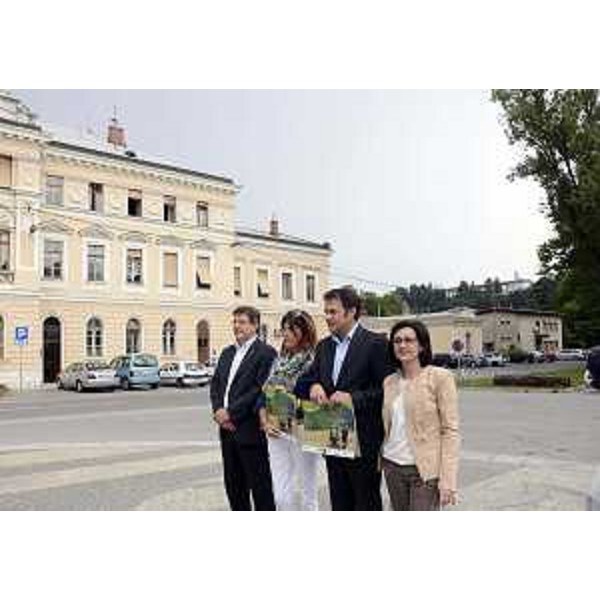 Enrico Gherghetta (Presidente Provincia Gorizia), Arianna Bellan (Assessore Programmazione economica Comune Gorizia), Matej Arcon (Sindaco Nova Gorica) e Sara Vito (Assessore Ambiente FVG), in Piazza della Transalpina - Gorizia 28/07/2014