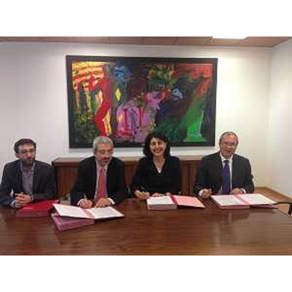 Gabriele Giacomini (Assessore Innovazione Comune Udine), Furio Honsell (Sindaco Udine), Mariagrazia Santoro (Assessore regionale Infrastrutture e Mobilità) e Lorenzo Pozza (Presidente Insiel S.p.A.) alla firma dell'Accordo per la Metropolitan Area Network (MAN) - Udine 30/07/2014