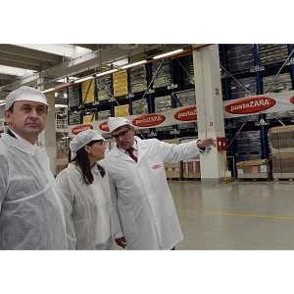 Ettore Rosato (Deputato), Debora Serracchiani (Presidente Regione Friuli Venezia Giulia) e Furio Bragagnolo (Presidente Pasta Zara) nello stabilimento di Pasta Zara a Muggia (Trieste) - 01/08/2014