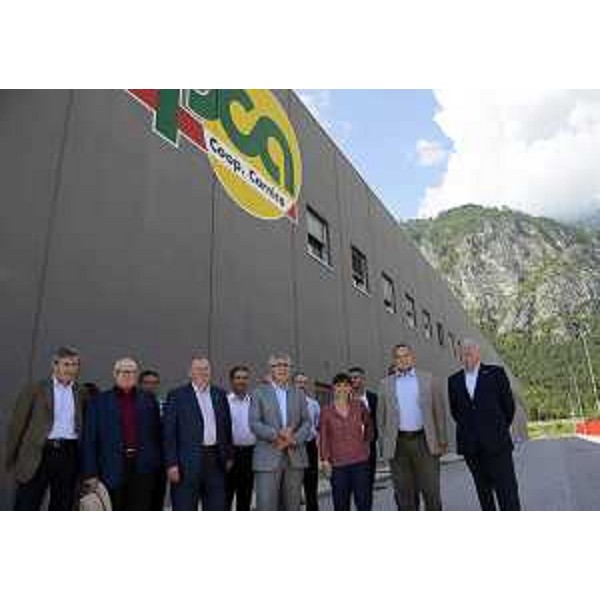 Debora Serracchiani (Presidente Regione Friuli Venezia Giulia) in visita alla COOPCA Società Cooperativa Carnica di Consumo - Amaro 04/08/2014