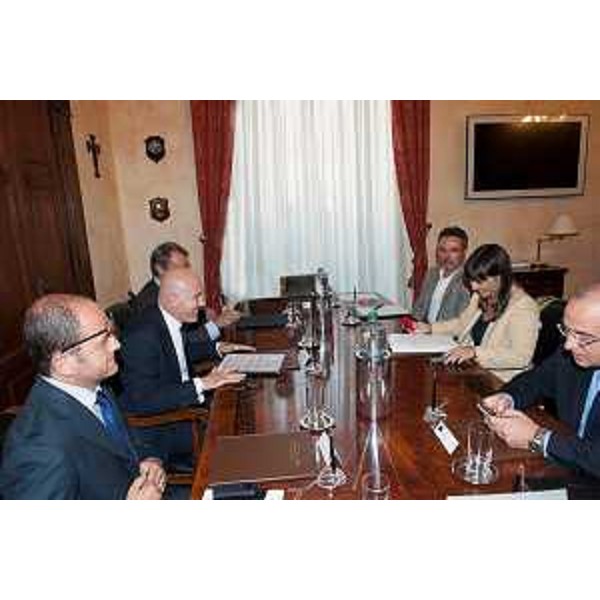 Riunione tra Debora Serracchiani (Presidente Regione Friuli Venezia Giulia) e Gioacchino Alfano (Sottosegretario di Stato alla Difesa) sull'impiego di beni immobili della Difesa siti sul territorio del FVG - Roma 05/08/2014