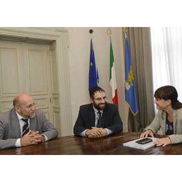 Alessandro Salonichio (Presidente Comunità ebraica Trieste), Eliezer Shai Di Martino (Rabbino capo Trieste e FVG) e Debora Serracchiani (Presidente Regione Friuli Venezia Giulia) nella sede della Regione - Trieste 06/08/2014