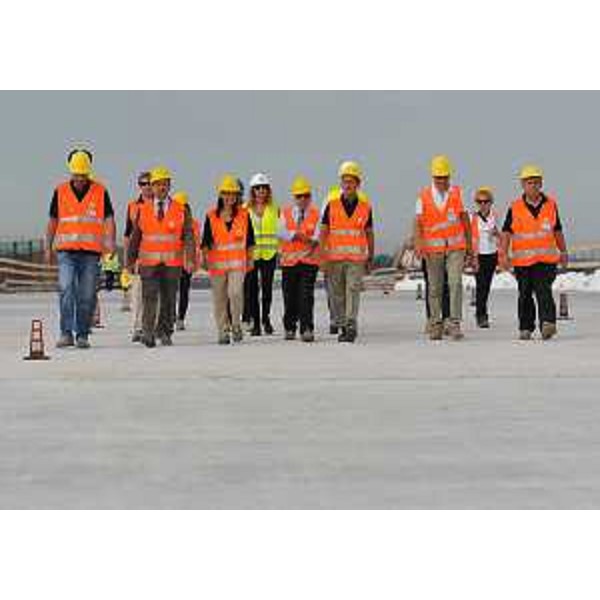 Debora Serracchiani (Presidente Regione Friuli Venezia Giulia) ed Emilio Terpin (Presidente Autovie Venete S.p.A.) durante il sopralluogo effettuato al cantiere della terza corsia dell'A4 tra Quarto d'Altino e San Donà - 07/08/2014