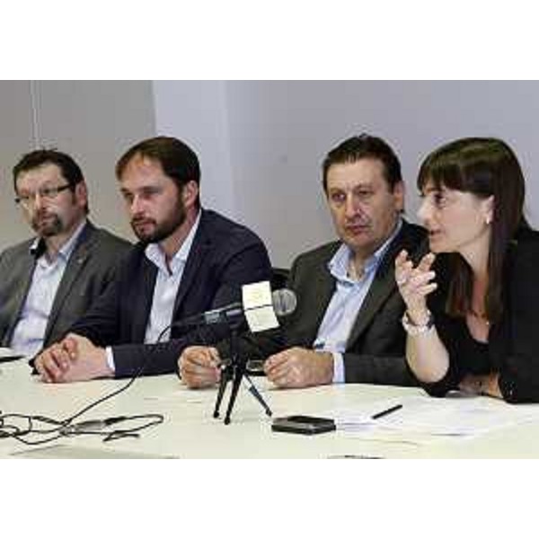 I consiglieri regionali Enio Agnola, Cristiano Shaurli ed Enzo Marsilio e Debora Serracchiani (Presidente Regione Friuli Venezia Giulia) in conferenza stampa sulle Politiche per la Montagna - Udine 07/08/2014