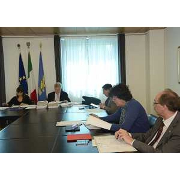 Debora Serracchiani (Presidente Regione Friuli Venezia Giulia), Daniele Bertuzzi (Segretario generale Presidenza Regione FVG) e gli assessori Loredana Panariti (Lavoro, Formazione, Istruzione, Pari Opportunità, Politiche giovanili, Ricerca) e Gianni Torrenti (Cultura, Sport, Solidarietà) durante la riunione della Giunta regionale - Udine 07/08/2014