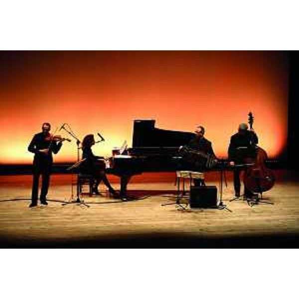 Il quartetto Neotango, Bandoneòn Massimiliano Pitocco, Pianoforte Carla Agostinello, Violino Alessandro Vavassori e Contrabbasso Giovanni Rinaldi