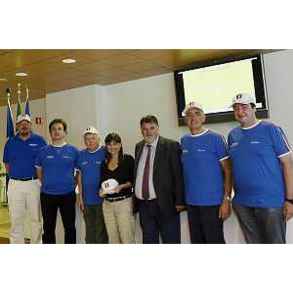 Debora Serracchiani (Presidente Regione Friuli Venezia Giulia) con la delegazione dell'Associazione cardiotrapiantati italiani e cardiopatici (ACTI onlus), guidata dal presidente Nevio Toneatto, e atleti che in luglio hanno partecipato ai Giochi europei di Vilnius (Lituania) - Udine 07/08/2014