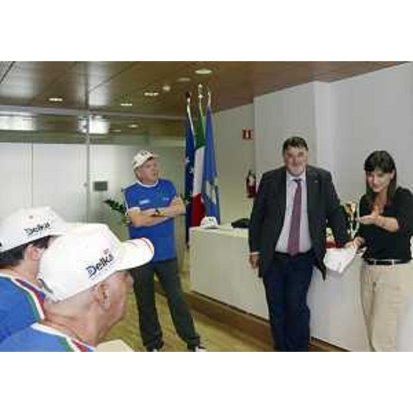 Nevio Toneatto (Presidente Associazione cardiotrapiantati italiani e cardiopatici - ACTI onlus) e Debora Serracchiani (Presidente Regione Friuli Venezia Giulia) all'incontro con atleti che in luglio hanno partecipato ai Giochi europei di Vilnius (Lituania), per trapiantati di cuore e polmone - Udine 07/08/2014