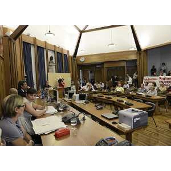 Maria Sandra Telesca (Assessore regionale Salute, Integrazione socio-sanitaria, Politiche sociali e Famiglia) e Debora Serracchiani (Presidente Regione Friuli Venezia Giulia) in Consiglio comunale – Gorizia 11/08/2014