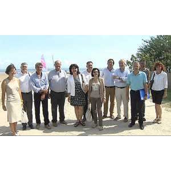 Mariagrazia Santoro (Assessore regionale Infrastrutture), Edoardo Maricchio (Sindaco Grado), Sara Vito (Assessore regionale Ambiente ed Energia) e rappresentanti del Consorzio per lo Sviluppo industriale di Monfalcone e del Consorzio Marina Primero, durante il sopralluogo ai lavori nel Canale di Primero – Grado 11/08/2014