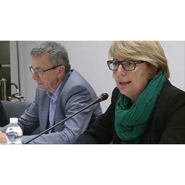 Adriano Marcolongo (Direttore centrale Salute, Integrazione sociosanitaria, Politiche sociali e Famiglia) e Maria Sandra Telesca (Assessore regionale Salute) all'incontro con sindaci del Manzanese e del Cividalese sulla Riforma della Sanità - Buttrio 26/08/2014