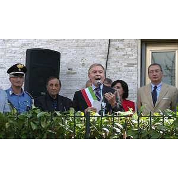 Sergio Bolzonello (Vicepresidente Regione FVG) durante l'intervento di Luciano Patat (Sindaco Cormons) alla cerimonia d'avvio dei lavori di trasformazione dell'ex Caserma Amadio in grande parco verde - Cormons 27/08/2014