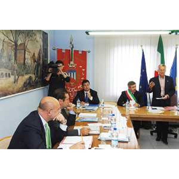 Riccardo Illy (Presidente Regione Friuli Venezia Giulia) e Maurizio Vuerli (Sindaco Paularo) nel corso della Giunta regionale riunita nel Municipio di Paularo. (Paularo 31/08/07)