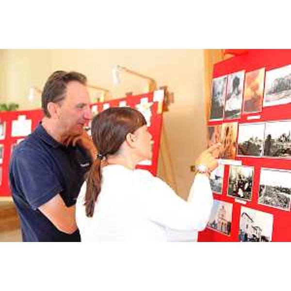 Debora Serracchiani (Presidente Regione Friuli Venezia Giulia) durante la visita alla mostra fotografica per i 90 anni della chiesa di Sant'Osvaldo - Udine 21/08/2014