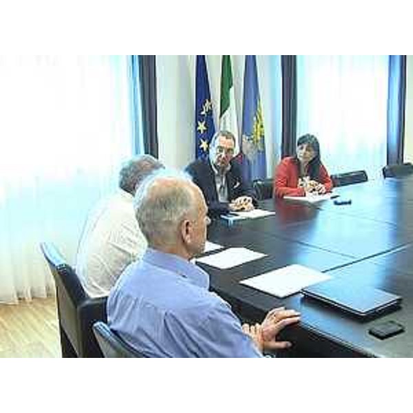 Incontro di Debora Serracchiani e Sergio Bolzonello (Presidente e vicepresidente Regione Friuli Venezia Giulia) con rappresentanti di comuni colpiti da gelicidio per discutere le modalità di accesso al Fondo regionale per la gestione delle emergenze in agricoltura - Udine 22/08/2014