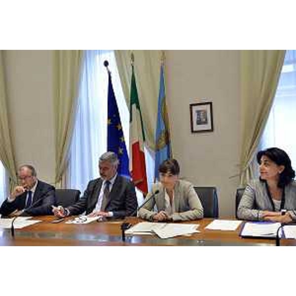 Lorenzo Pozza (Presidente Insiel S.p.A.), Paolo Panontin (Assessore regionale Funzione pubblica e Coordinamento Riforme), Debora Serracchiani (Presidente Regione Friuli Venezia Giulia) e Mariagrazia Santoro (Assessore regionale Infrastrutture) in conferenza stampa sull'avanzamento del Programma ERMES - Trieste 02/09/2014