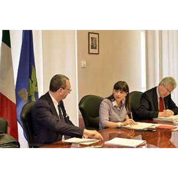 Sergio Bolzonello (Vicepresidente Regione FVG e assessore regionale Attività produttive), Debora Serracchiani (Presidente Regione Friuli Venezia Giulia) e Daniele Bertuzzi (Segretario generale Presidenza Regione FVG) durante la riunione della Giunta regionale - Trieste 05/09/2014