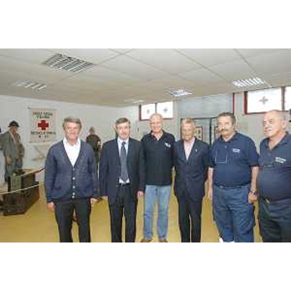 Riccardo Illy (Presidente Regione Friuli Venezia Giulia) visita le esposizioni dell'Istituto comprensivo "Jacopo Linussio" di Paularo. (Paularo 31/08/07)