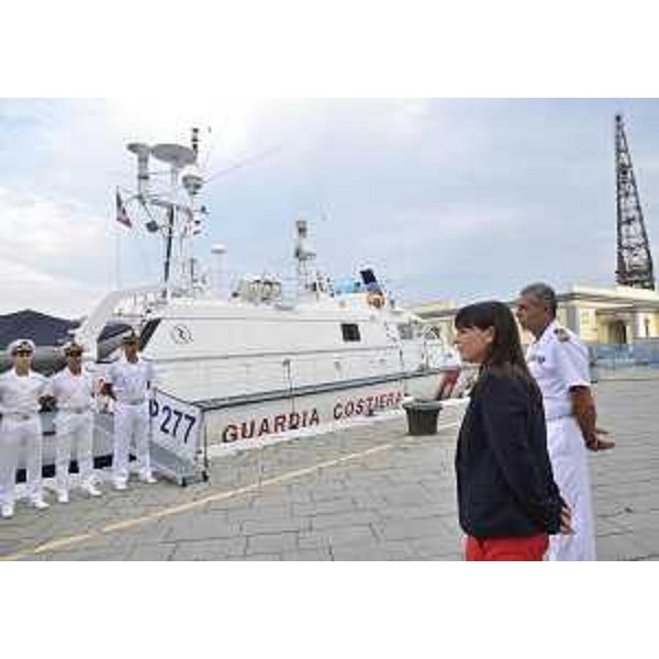 Debora Serracchiani (Presidente Regione Friuli Venezia Giulia) e Goffredo Bon (Comandante Capitaneria di Porto Trieste) alla partenza per Lampedusa della motovedetta CP 277 per le operazioni di assistenza ai migranti che provengono dall'Africa - Trieste 05/09/2014