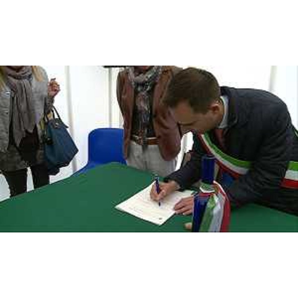 Luca Fanotto (Sindaco Lignano Sabbiadoro) firma il Protocollo d'avvio dei lavori di costruzione del Punto di primo soccorso - Lignano Sabbiadoro 11/09/2014