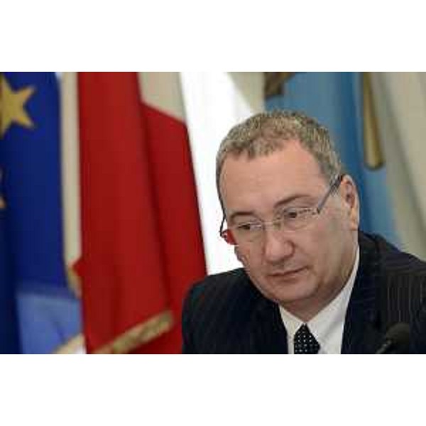 Sergio Bolzonello (Vicepresidente Regione FVG e assessore regionale Attività produttive) al Tavolo della fusione tra Confidimprese FVG di Udine e Confidi Artigiani e PMI di Trieste, nella sede della Regione FVG - Trieste 12/09/2014