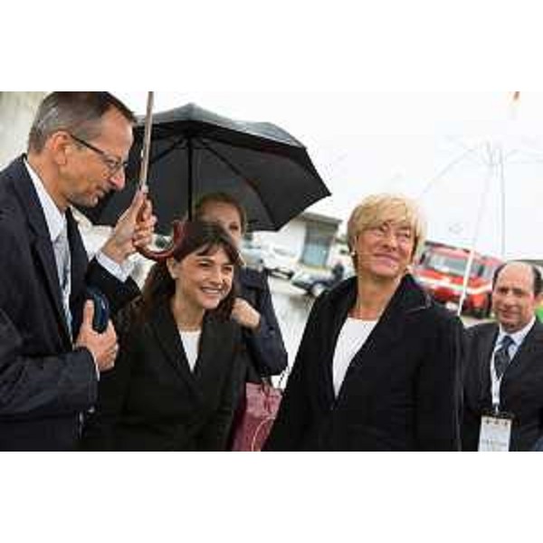 Debora Serracchiani (Presidente Regione Friuli Venezia Giulia) e Roberta Pinotti (Ministro Difesa) all'Aeroporto FVG per l'arrivo di Papa Francesco - Ronchi dei Legionari 13/09/2014